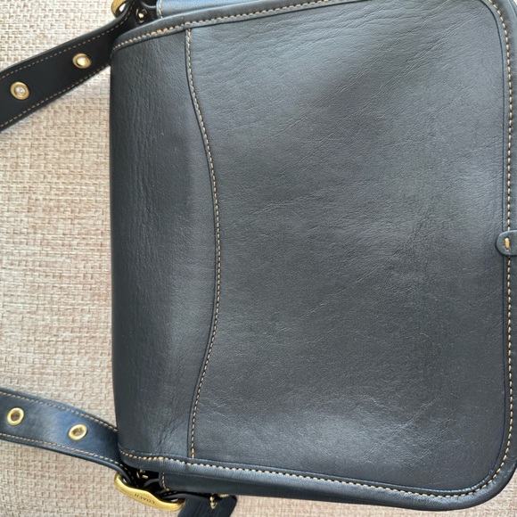 Coach Rambler Handbag in Glovetanned Leather (Black) - Picture 4 of 16